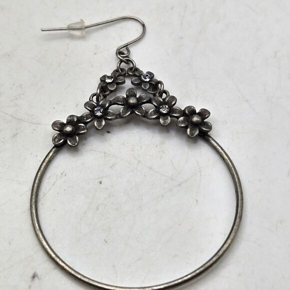 "5/$25" Mismatched Gunmetal Chandelier Pewter Finish Floral Hoop Dangle Earrings - Picture 6 of 8
